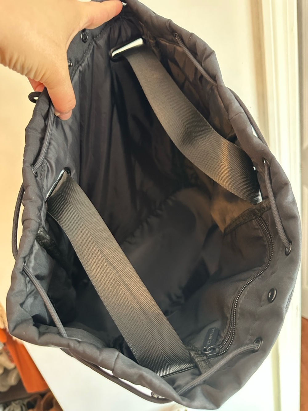 Beyond Yoga Black Drawstring convertible gym bag - Picture 8 of 10